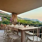 Oleandro Villa *